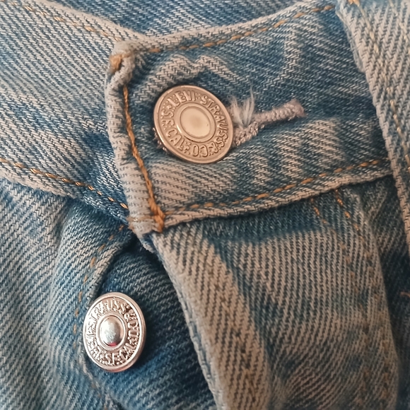 Levi's 501 Light Blue Denim Button-Fly Cutoff Shorts, size small - Picture 4 of 11